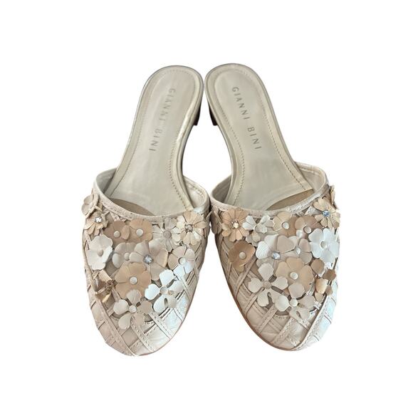 Gianni Bini Beige Leather Nude Floral Slides Size 8 Neutral Sandals - Picture 1 of 6